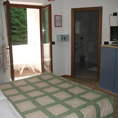 Hotel Genzianella Presenaio Buitenkant foto