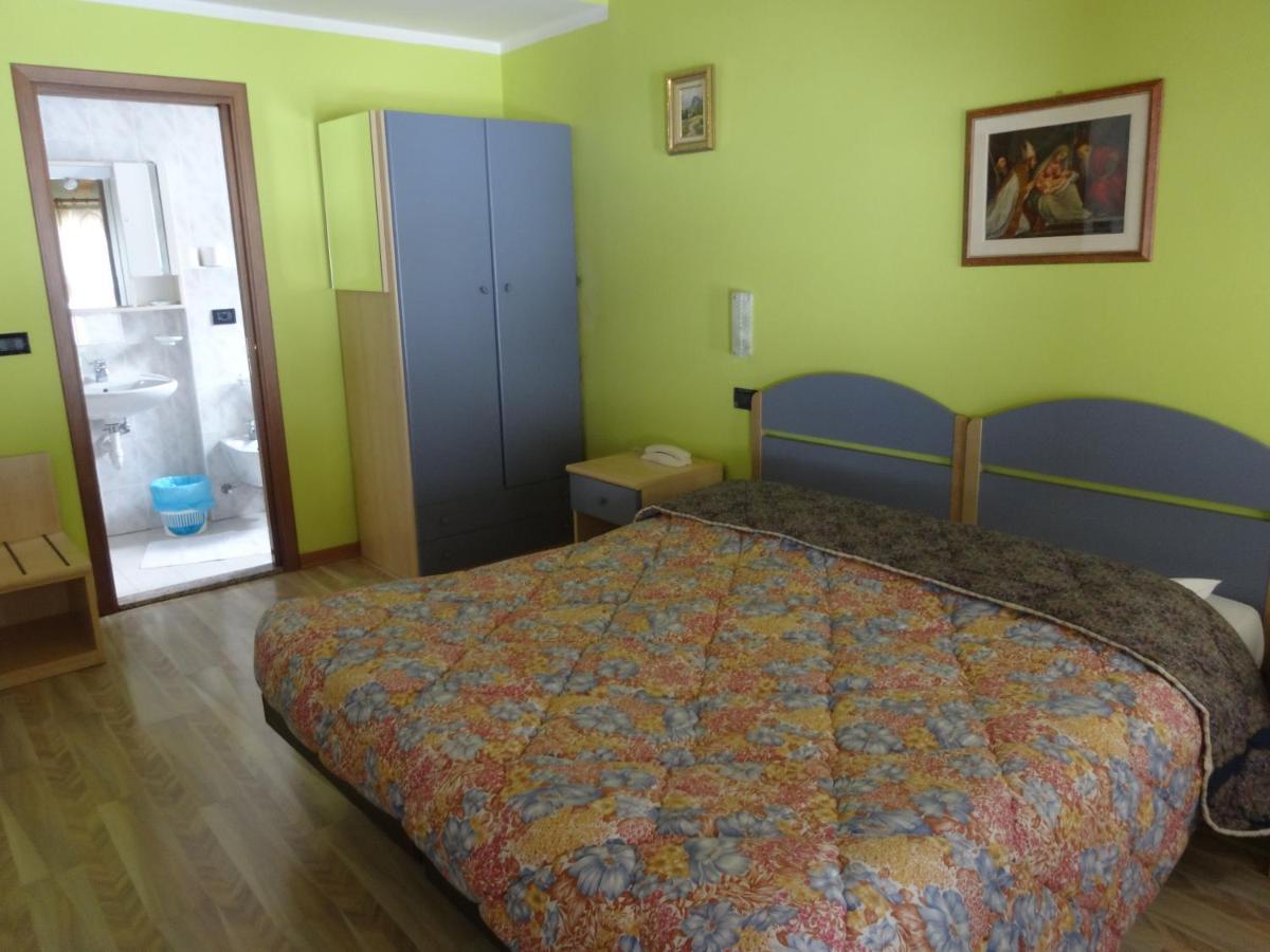 Hotel Genzianella Presenaio Buitenkant foto