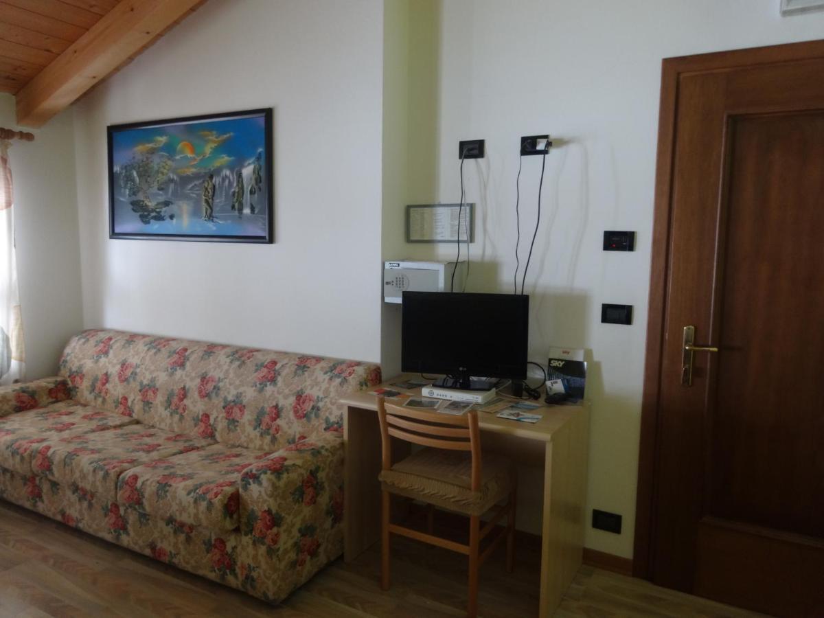 Hotel Genzianella Presenaio Buitenkant foto