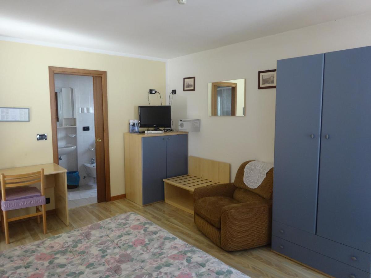 Hotel Genzianella Presenaio Buitenkant foto