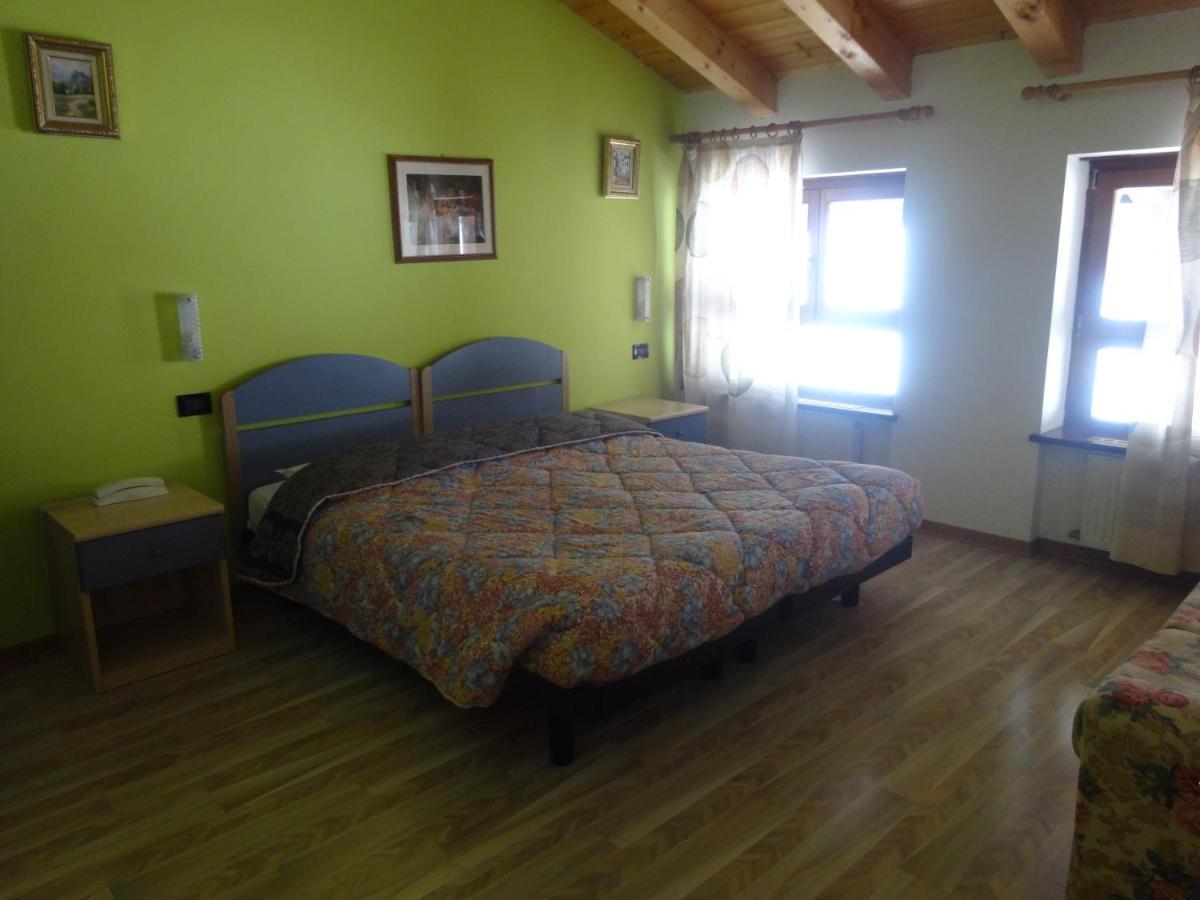 Hotel Genzianella Presenaio Buitenkant foto