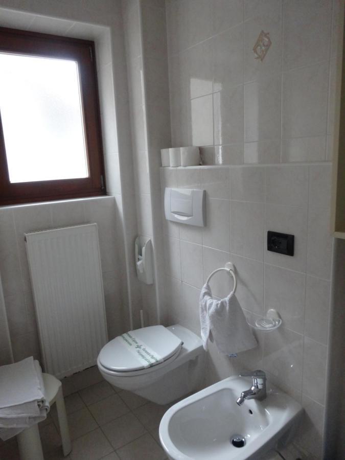 Hotel Genzianella Presenaio Buitenkant foto