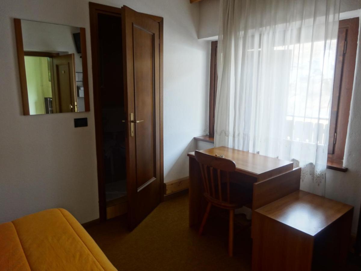 Hotel Genzianella Presenaio Buitenkant foto