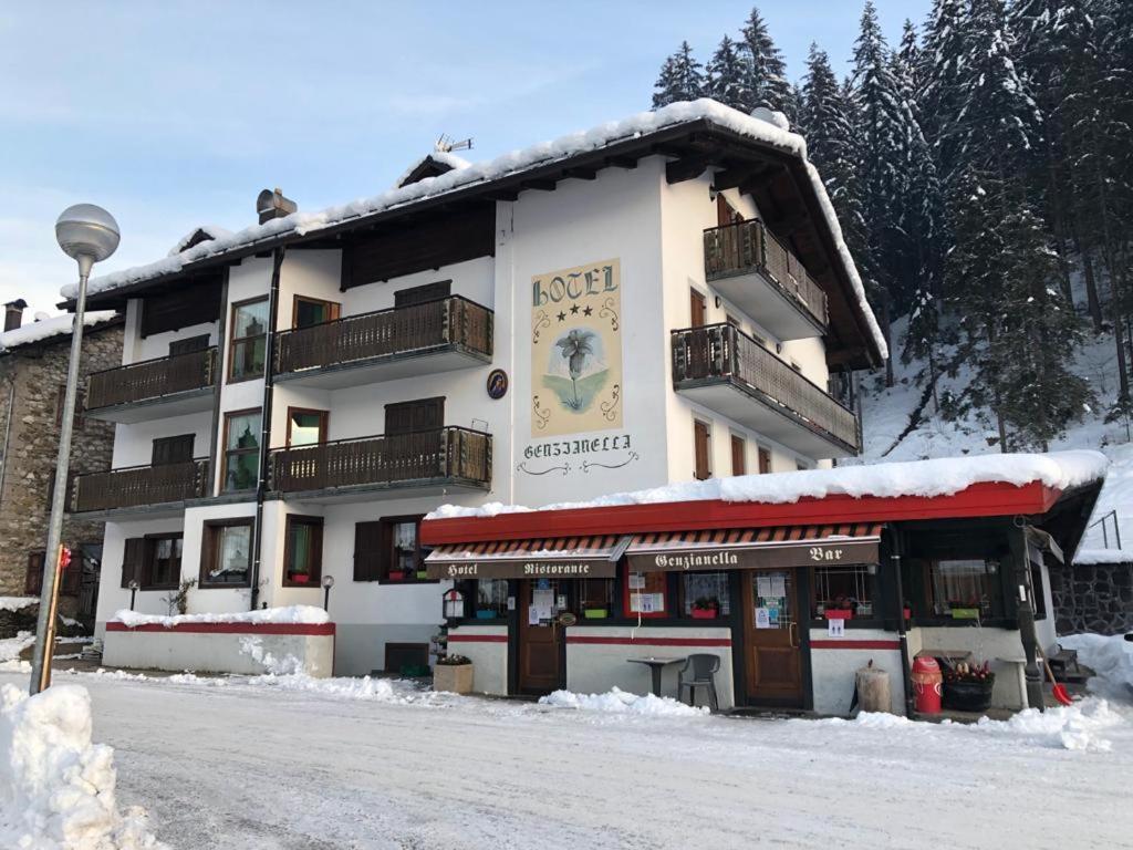 Hotel Genzianella Presenaio Buitenkant foto
