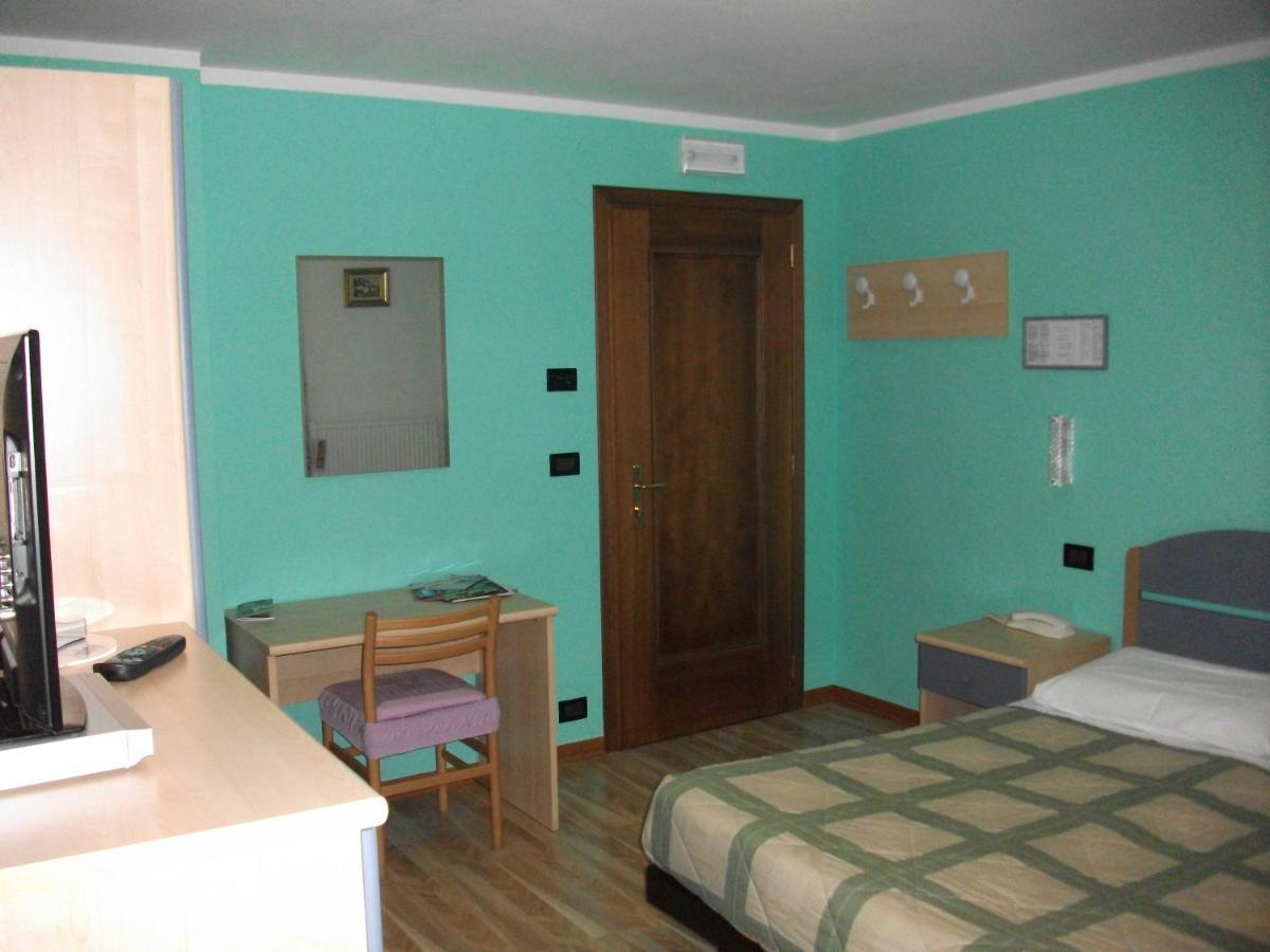 Hotel Genzianella Presenaio Buitenkant foto