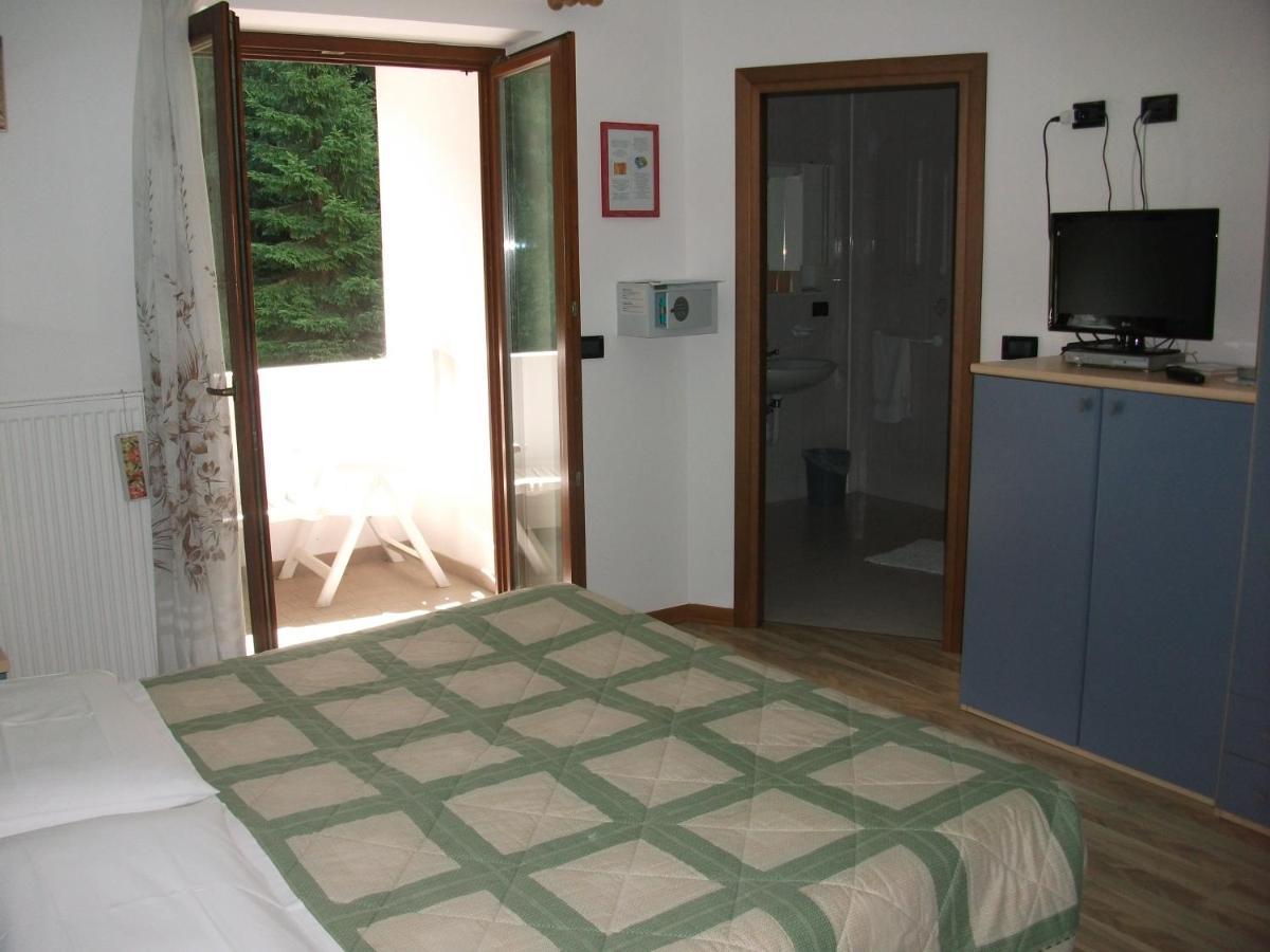 Hotel Genzianella Presenaio Buitenkant foto